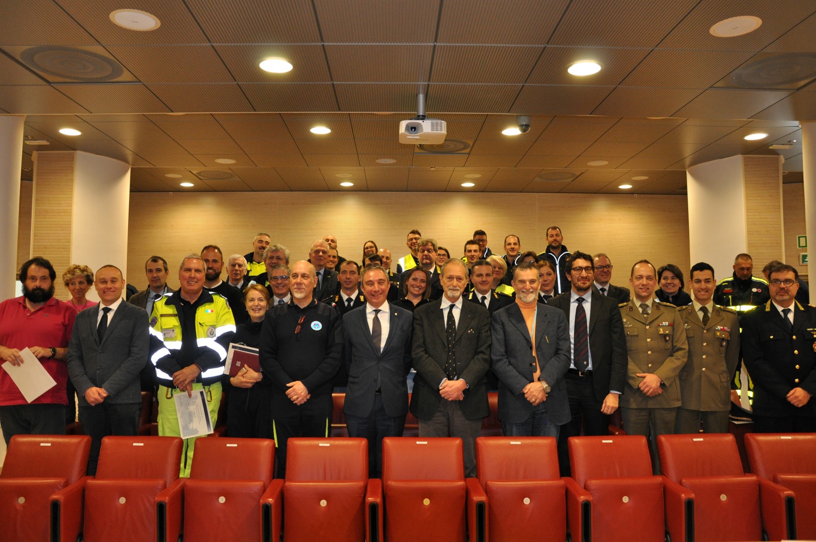 Frequentatori del corso e alcuni docenti Frequentatori del corso e alcuni docenti.